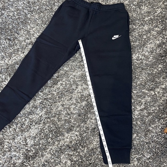 New NIKE Sportswear Standard Fit Tapered Leg Club Fleece Joggers - Picture 5 of 16
